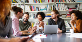 L’aide à l’embauche pour les jeunes s’étendra aux moins de 26 ans