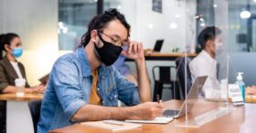 Protocole sanitaire en entreprise : des questions-réponses pour guider RH et salariés
