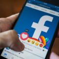 Des modérateurs Facebook contraints de se rendre au bureau malgré le confinement
