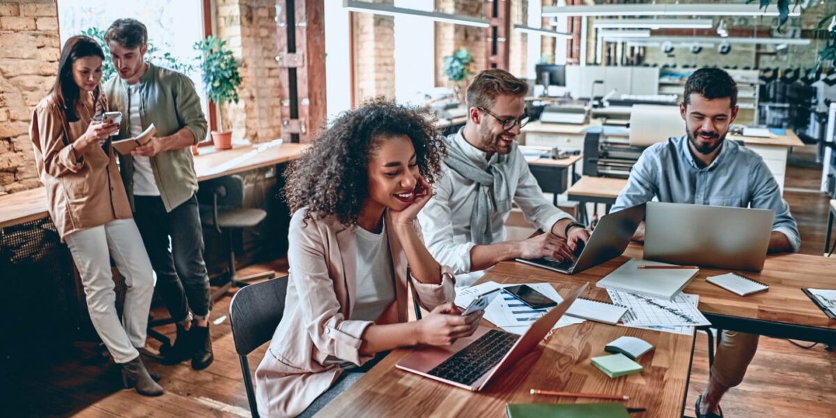 Certaines entreprises laissent le choix à leurs salariés de leur lieu de travail : espaces de coworking, domicile, entreprise...