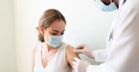 Covid-19 : tout savoir sur le vaccin désormais disponible en entreprise