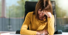 Covid-19 :  un salarié sur deux en situation de détresse psychologique