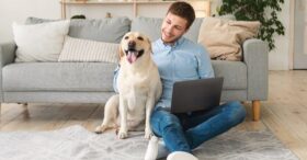 Télétravail : ces salariés qui travaillent moins à la maison qu’au bureau