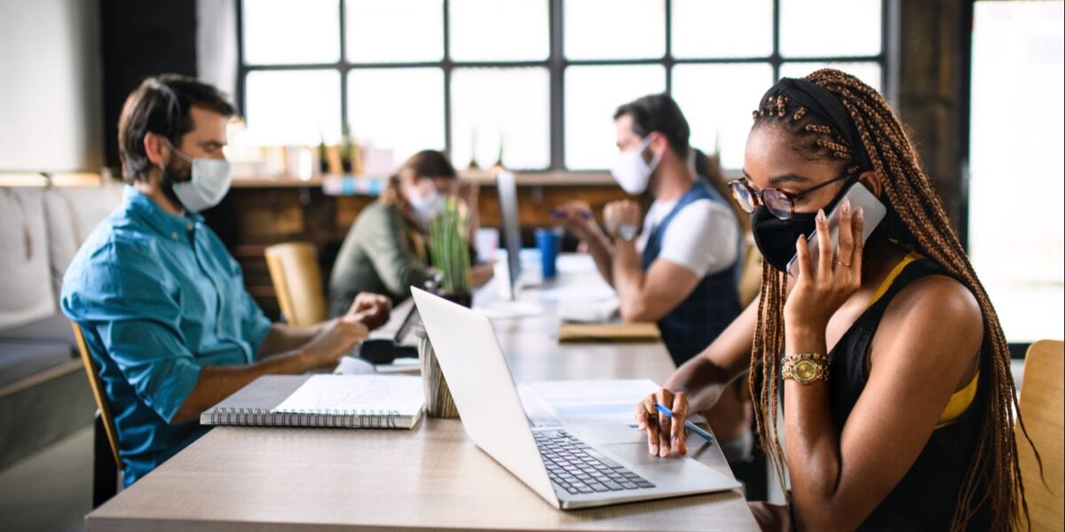 Plusieurs sénateurs proposent de mettre en place des titres-bureaux pour réserver des places dans des espaces de coworking.