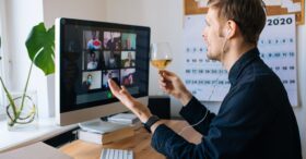 Job atypique : ambianceur de visioconférence en entreprise