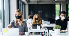 Télétravail : les salariés veulent revenir au bureau au moins 3 jours par semaine