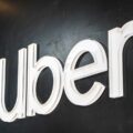 Chez Uber UK, les chauffeurs deviennent des salariés et c’est une première mondiale