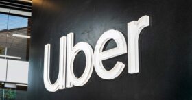 Chez Uber UK, les chauffeurs deviennent des salariés et c’est une première mondiale