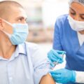 Vaccins : plus de doses et de choix pour les services de santé au travail