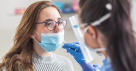 Fin de la gratuité des tests Covid : les entreprises vont-elles devoir payer pour leurs salariés ?