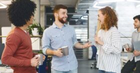 Travail hybride : comment créer une nouvelle expérience collaborateur au bureau ? 
