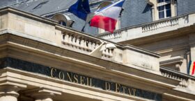 Salaire minimum hiérarchique : les accords de branche peuvent inclure les primes et le 13e mois