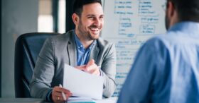 Combien gagne un(e) chargé(e) de recrutement ?