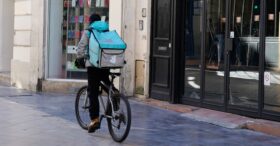 Travail dissimulé : Deliveroo France condamné à 375 000 € d’amende