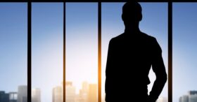 Parcours professionnel, profil… Quel est le portrait-robot du CEO en France ?