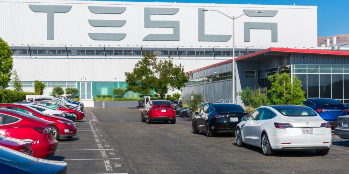 Les salariés de Tesla doivent choisir : dire adieu au télétravail ou démissionner.