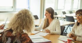 Apprenez votre nouveau rôle de manager en vous formant avec emlyon business school !