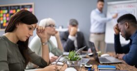 Réunions inutiles : quand leur multiplication fait perdre de l’argent aux entreprises