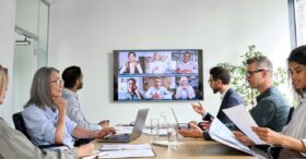 Full remote, office first, travail hybride… où en sont les startups françaises ?