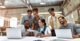 Quel impact du niveau d’études des jeunes sur leur accès à l’emploi et leur salaire ?