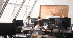 Licenciements massifs dans la tech américaine : des opportunités pour les recruteurs français ?