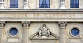 Un responsable RH licencié pour avoir dissimulé une relation amoureuse avec une syndicaliste