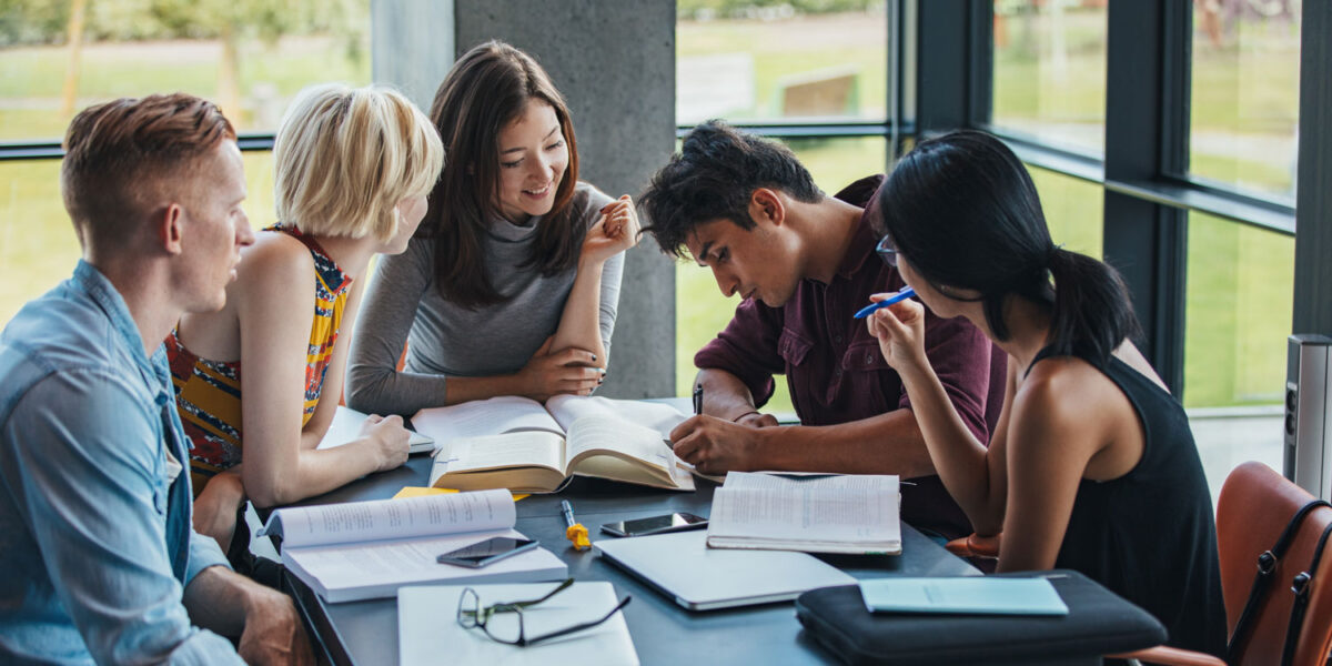 etudiants sur un campus