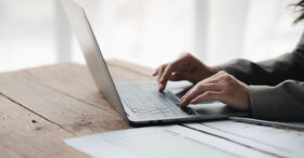 Comment calculer l’indemnité de précarité de vos salariés en CDD ou en contrat d’intérim