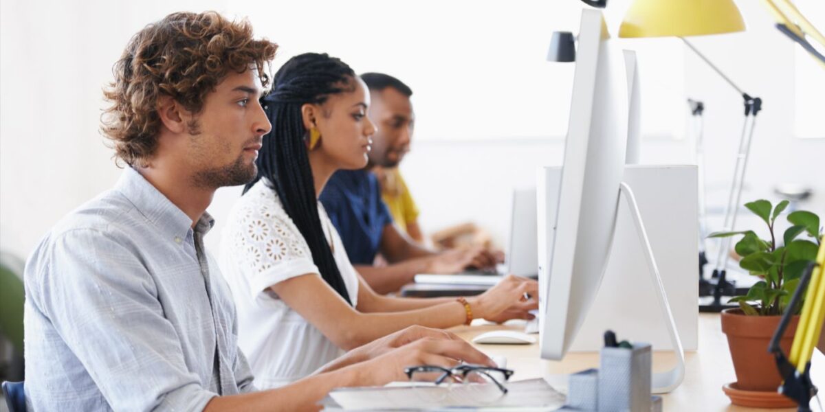 Les travailleurs du monde entier passeraient près de deux jours à envoyer des mails ou participer à des réunions virtuelles.
