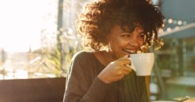 Pratiquez-vous le test de la tasse à café en entretien d’embauche ?