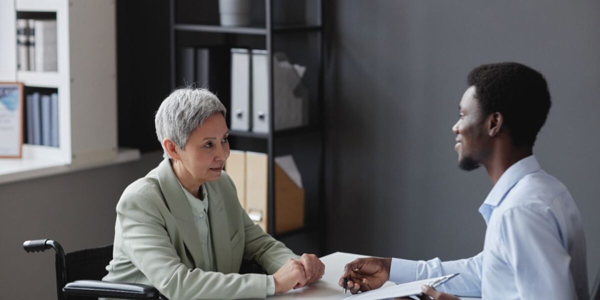 Les seniors représentent un vivier de talents sous-exploité par les recruteurs.