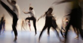 Danser pour trouver un travail : pourquoi ce job dating de Pôle emploi fait débat