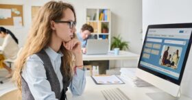 Des postes à pourvoir en CDI ? Vous devez en informer vos salariés en CDD et en intérim