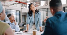 8 chiffres sur le sexisme au travail en France en 2024