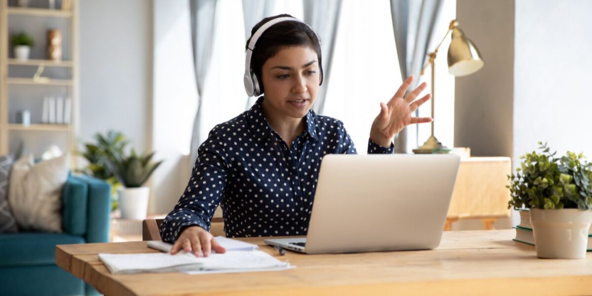 La loi prévoit que l’employeur assume les coûts du matériel, des logiciels et des abonnements utilisés dans le cadre de l’activité professionnelle du salarié.