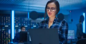Entreprises : comment attirer davantage de femmes vers les métiers scientifiques et techniques ?