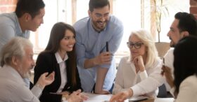 12 pratiques inclusives et efficaces pour mieux accompagner vos salariés seniors