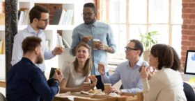 Inclusion des personnes LGBT+ au travail : « Le climat n’a jamais été aussi progressiste qu’aujourd’hui »