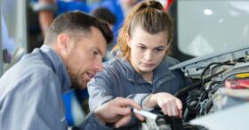 Apprentissage : les aides à l’embauche sur la sellette