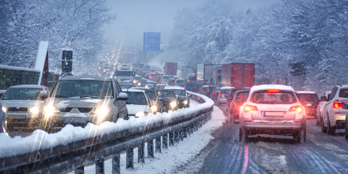 Les premiers flocons sont tombés en plaine en France.