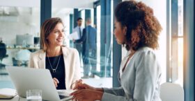 Les employeurs accordent davantage de promotions aux salariés présents au bureau