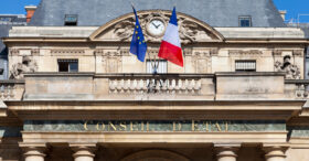 Un abandon de poste vaut-il démission ? Le Conseil d’État a tranché