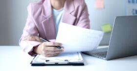 Comment analyser un CV&nbsp;: le guide complet pour recruter en 2026