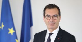Transparence des salaires&nbsp;: la loi s&rsquo;appliquerait au 1er janvier 2028