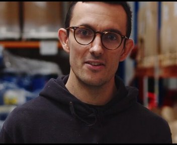 Eric, Magasinier Réceptionniste