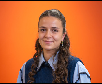 Elisa, Ingénieure d'Affaires