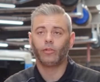 Le portrait d'un technicien chez Daimler Truck Wissous