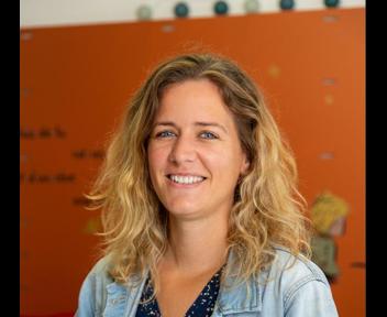 Stéphanie, Assistante éducatrice Montessori et immersion anglais chez DOMISSORI