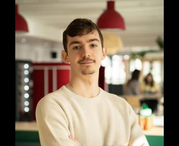 Nicolas, Gestionnaie logistique service Supplain Chain