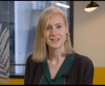 Julie, Responsable Communication